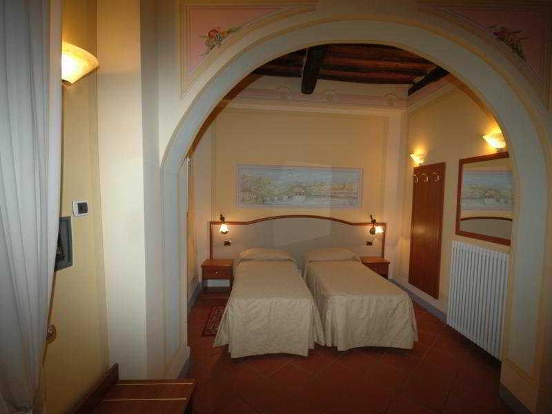 Dimora Dei Guelfi Luxury Rooms 卢卡 外观 照片