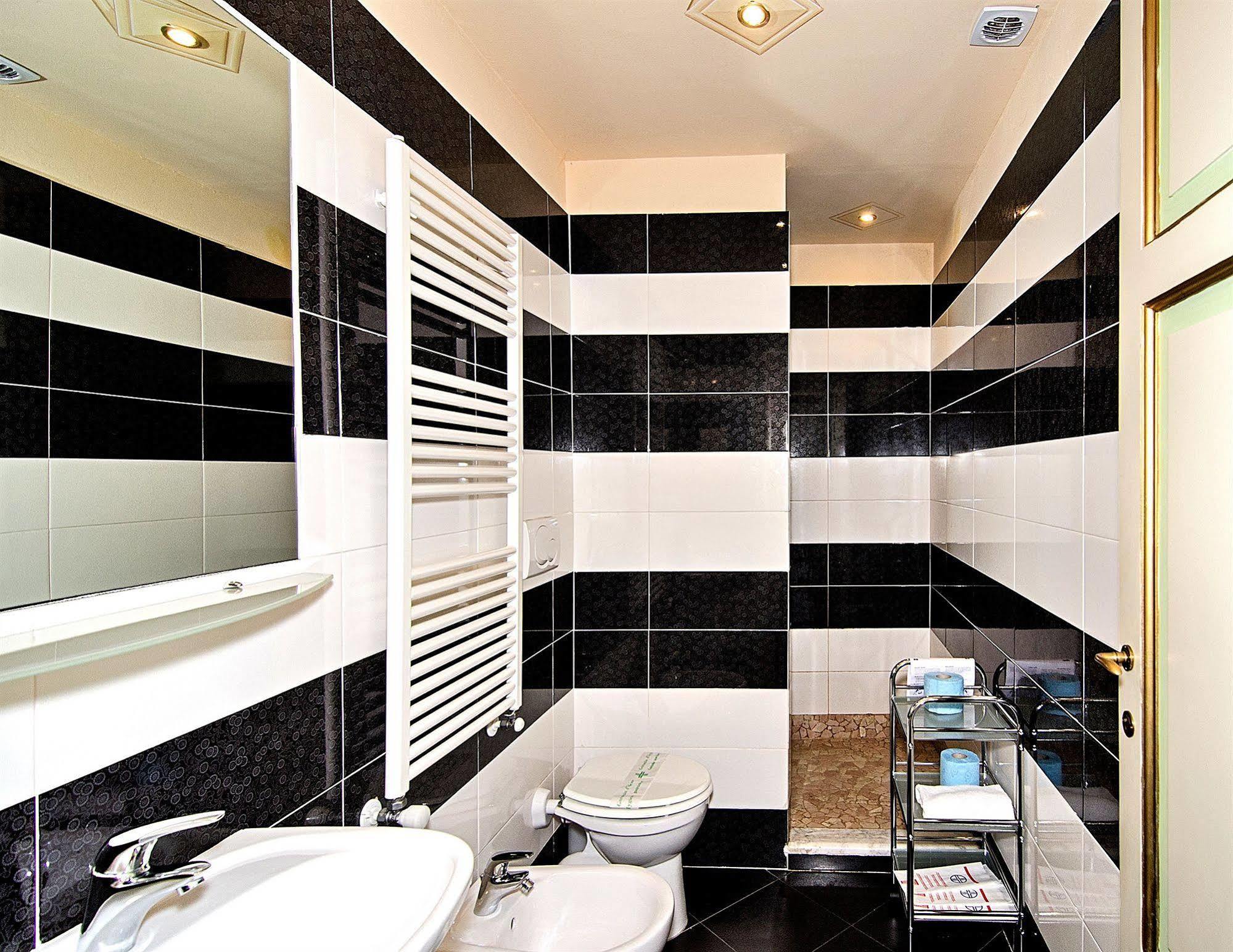 Dimora Dei Guelfi Luxury Rooms 卢卡 外观 照片