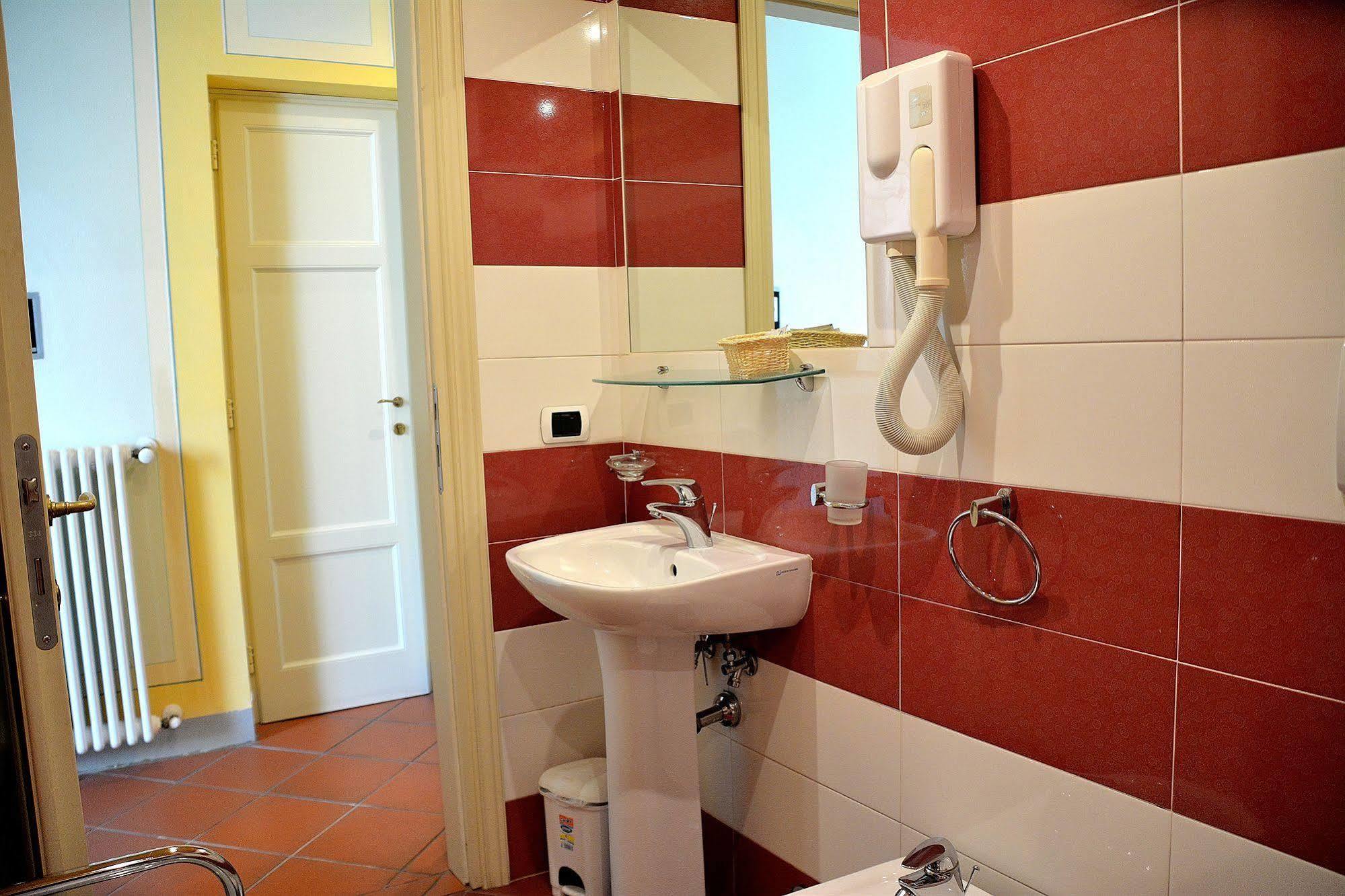 Dimora Dei Guelfi Luxury Rooms 卢卡 外观 照片